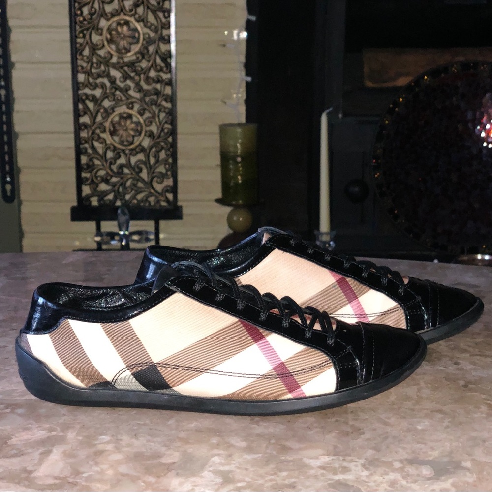 Burberry Nova Low Top Sneakers